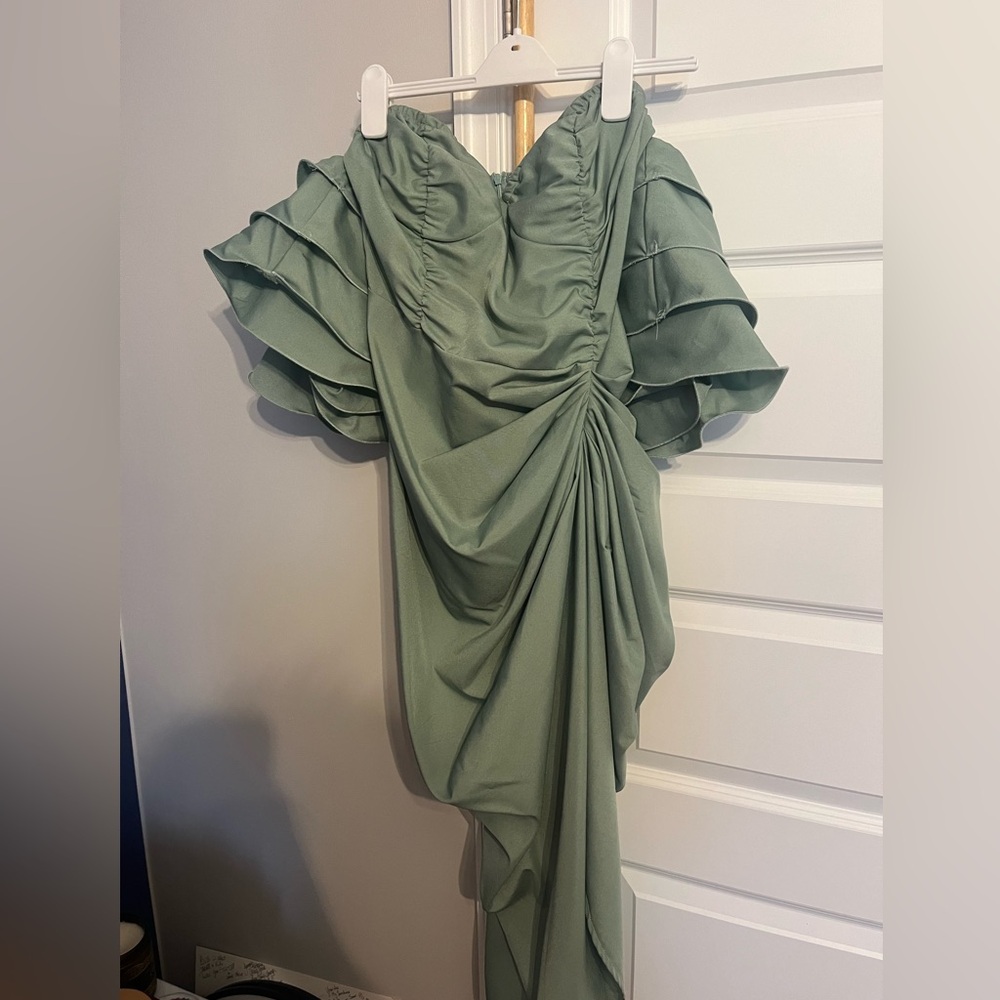 Pretty Little Thing dress